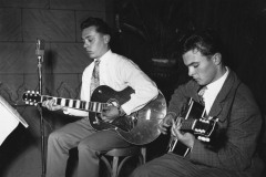Duetto-chitarre-contrapposte-1957