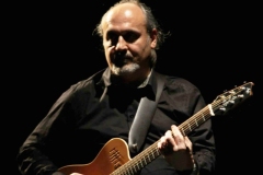 Alberto Tenzi alla chitarra