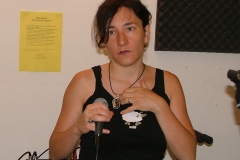 Manuela Birattoni microfono